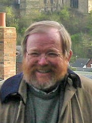 photo of Bill Bryson smiling